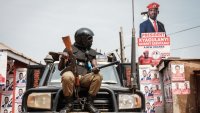 Les locaux du principal parti d'opposition encerclés par la police ougandaise