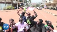 Des jeunes bravent des interdictions de manifester en Ouganda