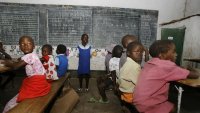À Libreville, loin des écrans, comment un club de lecture inspire les enfants