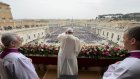Pâques: dans son message «urbi et orbi», le pape plaide pour la paix et s'offre un bain de foule