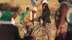 Centrafrique: à Bangassou, le vélo est un outil incontournable pour les femmes