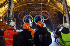 Tour Eiffel: Les anneaux olympiques retirés